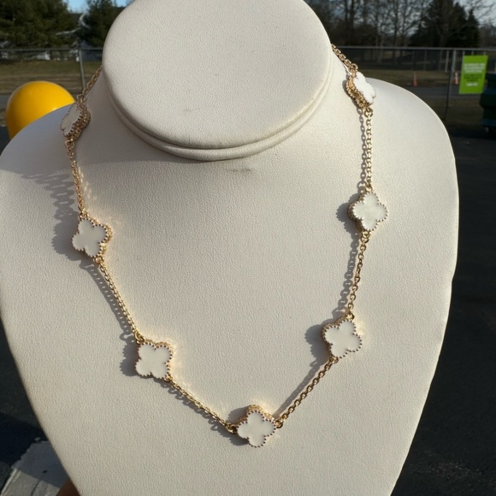 - FAMILY VINTAGE STATEMENT NECKLACE